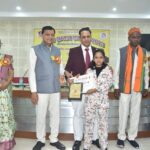 वाणिज्य, उद्योग एवं श्रम मंत्री लखनलाल देवांगन ने किया प्रतिभावान छात्र-छात्राओं का सम्मान