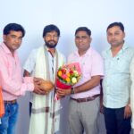 गुरू पूर्णिमा के अवसर पर योग शिक्षक संजय कुर्मवंशी का किया गया सम्मान